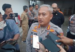 Kapolresta Sleman, Kombes Pol Edy Setyanto Erning Wibowo, saat menemui wartawan di Kantor Kalurahan Glagaharjo, Kapanewon Cangkringan, Kabupaten Sleman. Senin (11/08/2025).(KOMPAS.COM/YUSTINUS WIJAYA KUSUMA)