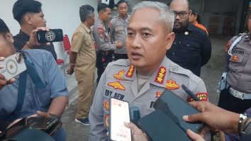 Kapolresta Sleman, Kombes Pol Edy Setyanto Erning Wibowo, saat menemui wartawan di Kantor Kalurahan Glagaharjo, Kapanewon Cangkringan, Kabupaten Sleman. Senin (11/08/2025).(KOMPAS.COM/YUSTINUS WIJAYA KUSUMA)