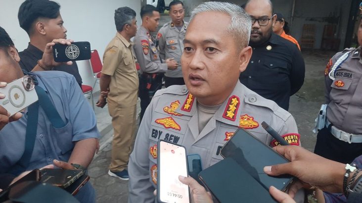 Kapolresta Sleman, Kombes Pol Edy Setyanto Erning Wibowo, saat menemui wartawan di Kantor Kalurahan Glagaharjo, Kapanewon Cangkringan, Kabupaten Sleman. Senin (11/08/2025).(KOMPAS.COM/YUSTINUS WIJAYA KUSUMA)