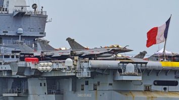 Foto: Kapal Induk Andalan Prancis, Charles De Gaulle (Antara Foto/Ahmad Subaidi)